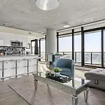 Executive Sky Lux - 2 Bd 2Ba Views Pool Patio & Gym