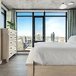 Executive Sky Lux - 2 Bd 2Ba Views Pool Patio & Gym