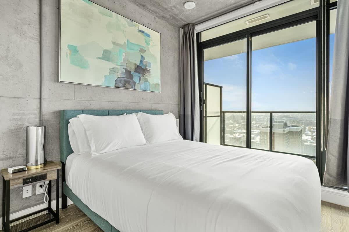 Holiday home Executive Sky Lux - 2 Bd 2ba Views Pool Patio & Gym Calgary