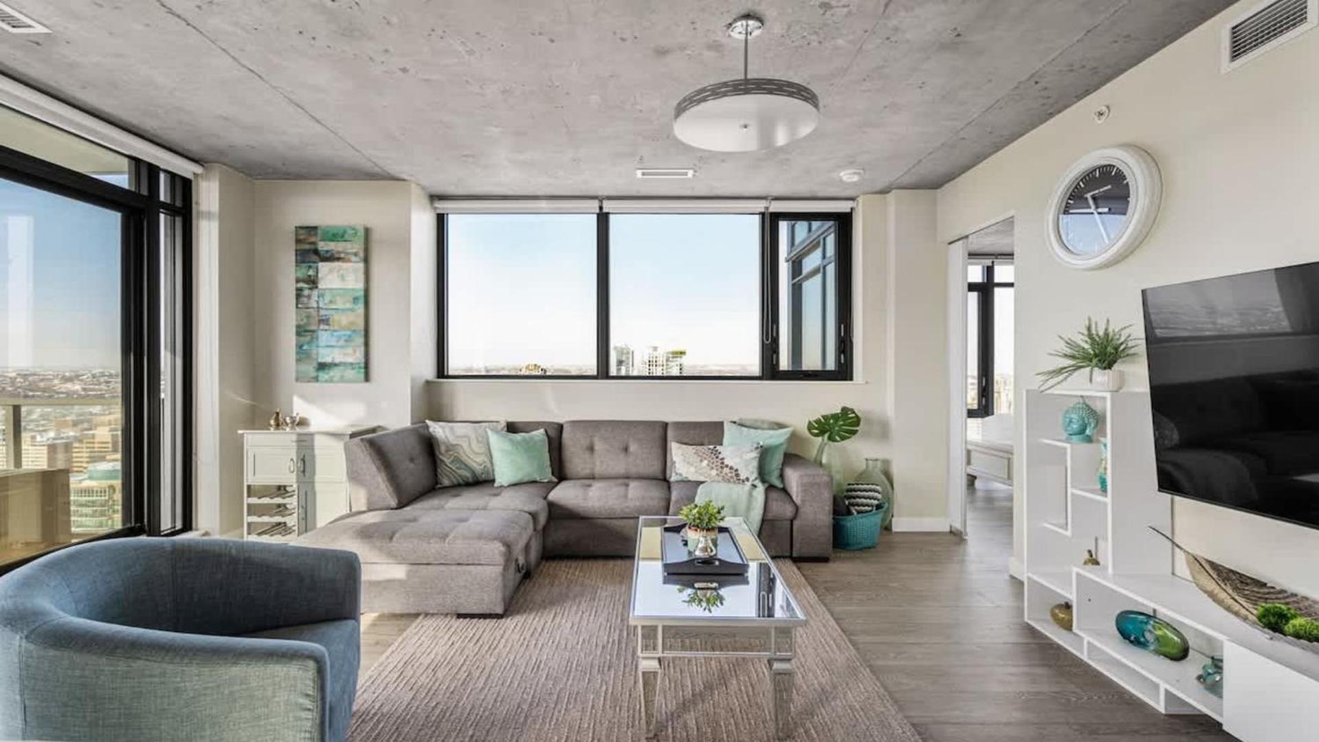 Holiday home Executive Sky Lux - 2 Bd 2ba Views Pool Patio & Gym